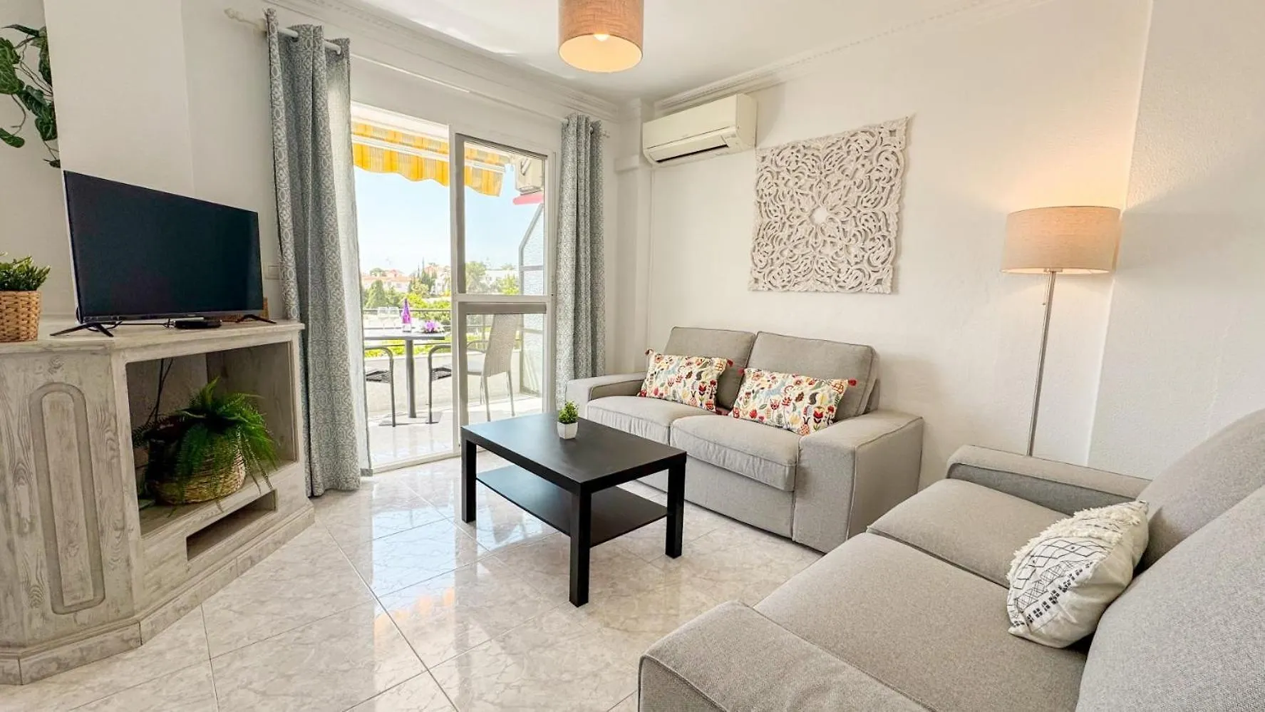 Hawaii 1St Floor Burriana, Nerja Apartment