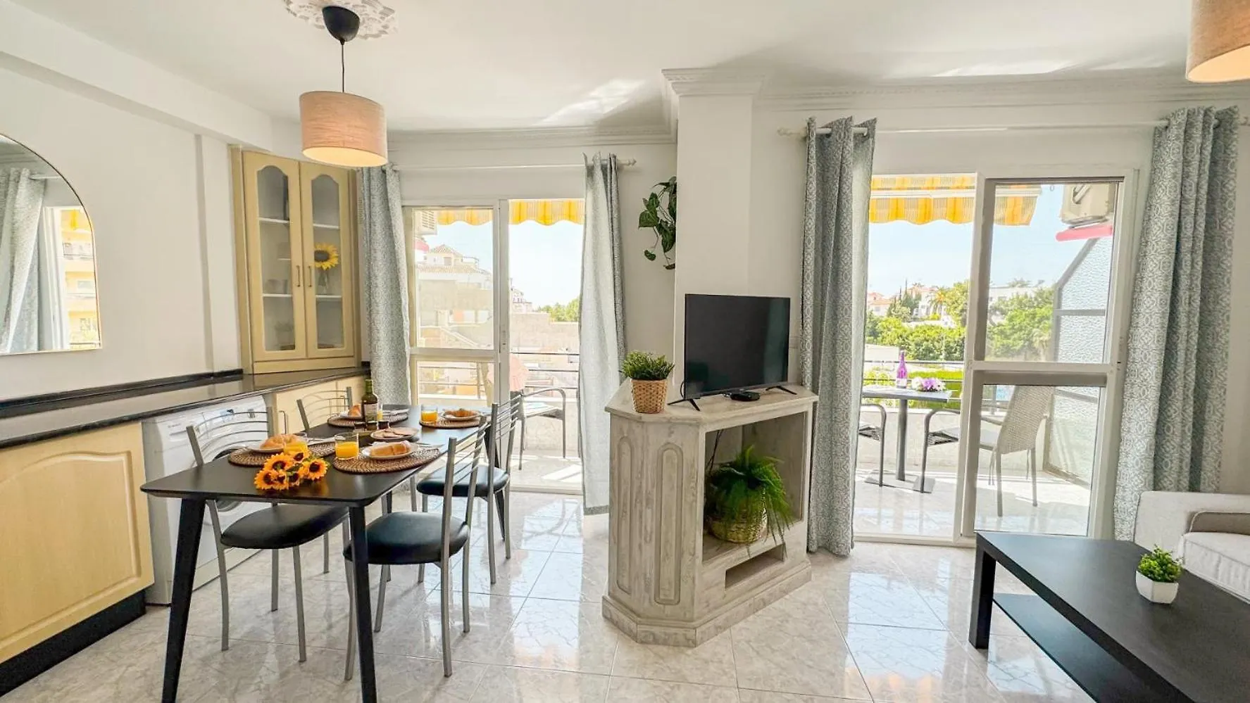 Hawaii 1St Floor Burriana, Nerja Apartment Spain